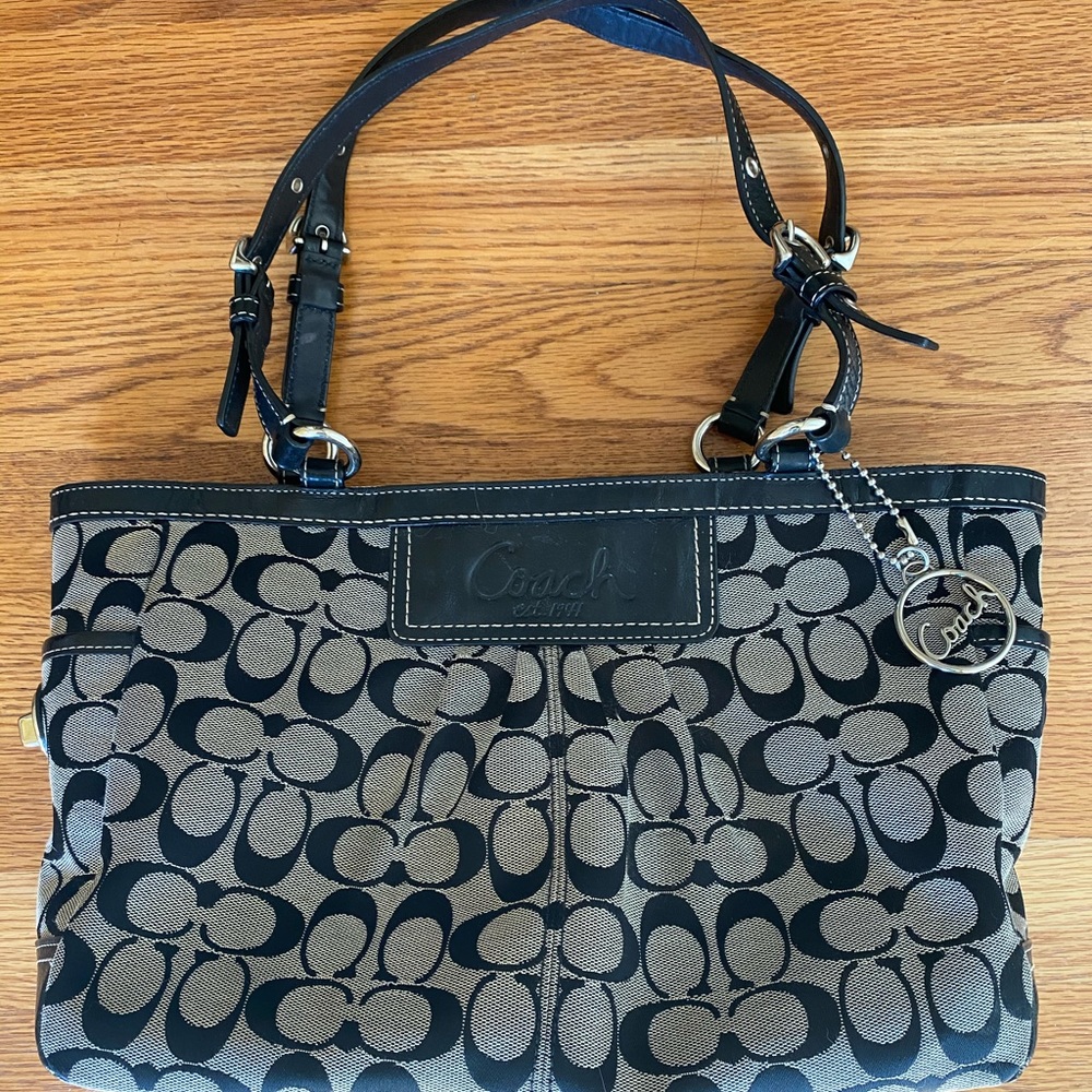 Coach Signature Gallery Tote Black